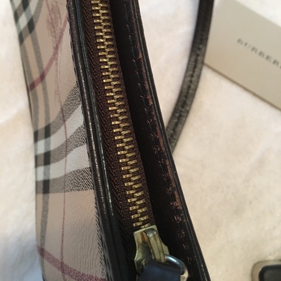 ❗️S O L D ❗️Burberry Handbag - Picture 4 of 8